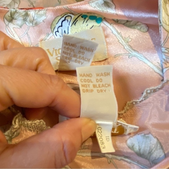 Vintage VICTORIA’S SECRET Gold Label Pink Lace Butterfly 2-Piece Robe Gown Set-S - Picture 12 of 12